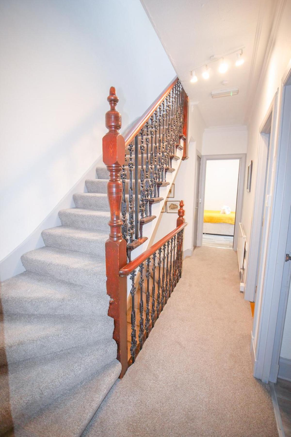 Telford Rd 5 Bedroom House אינברנס מראה חיצוני תמונה