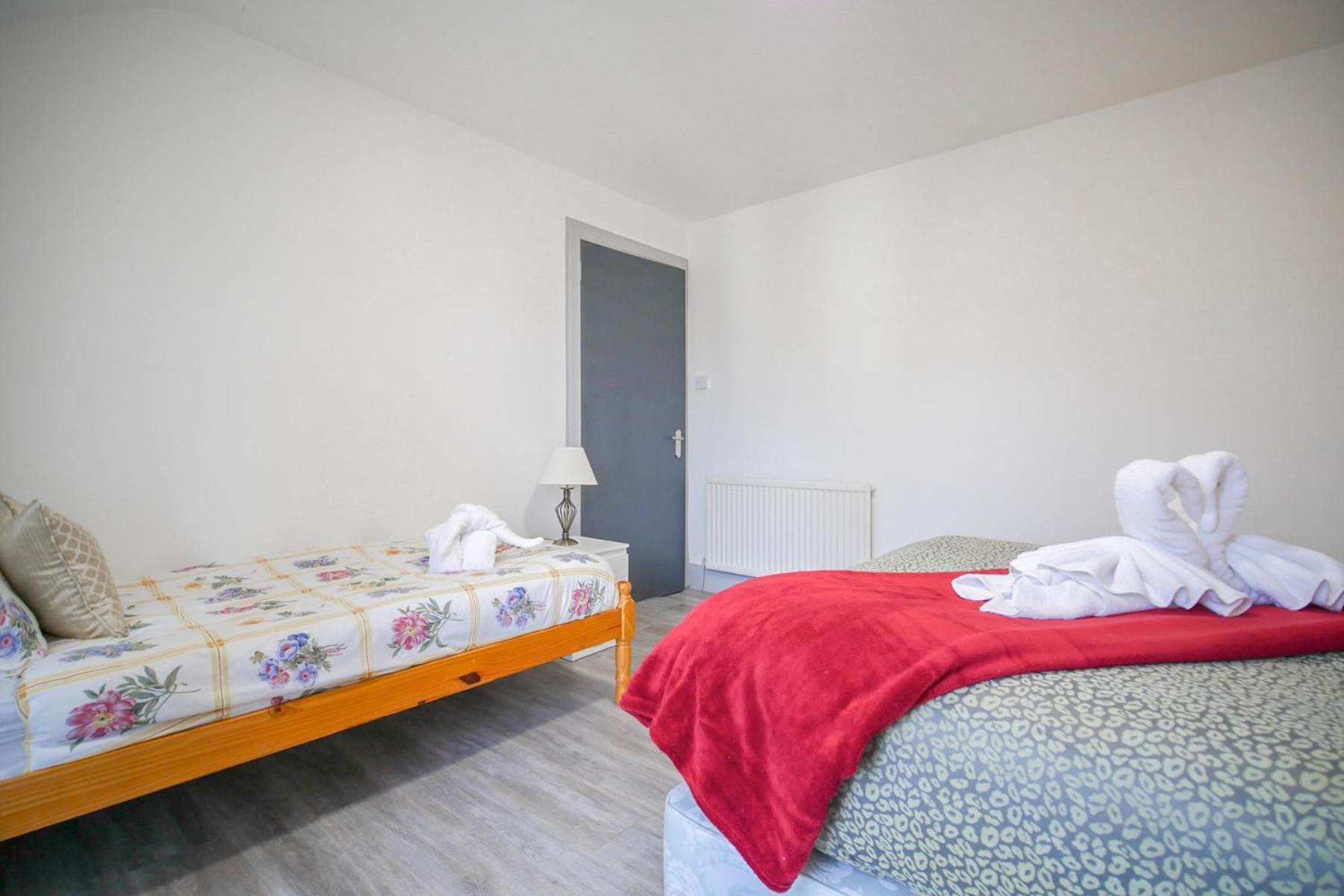 Telford Rd 5 Bedroom House אינברנס מראה חיצוני תמונה