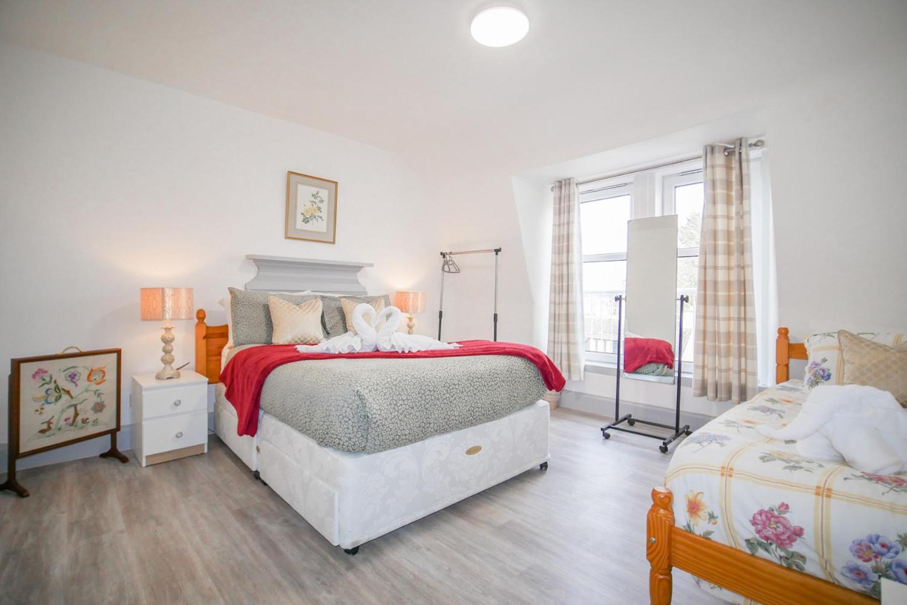 Telford Rd 5 Bedroom House אינברנס מראה חיצוני תמונה